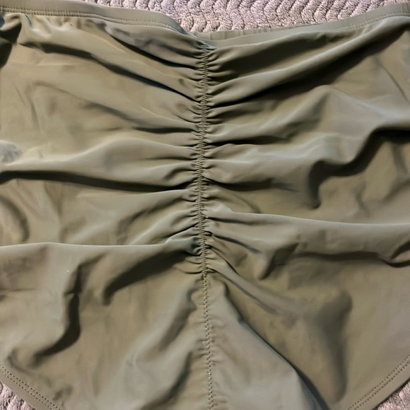 Time and Tru Women's Ruched Back Mid Rise Bikini Swim Bottom Sz 3X (24W-26W) New - Picture 7 of 12